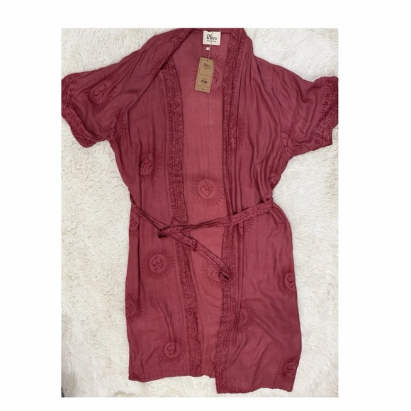 Rhea Tops - Rhea Red Embroidered Kimono Robe Sz OSFM (NWT)